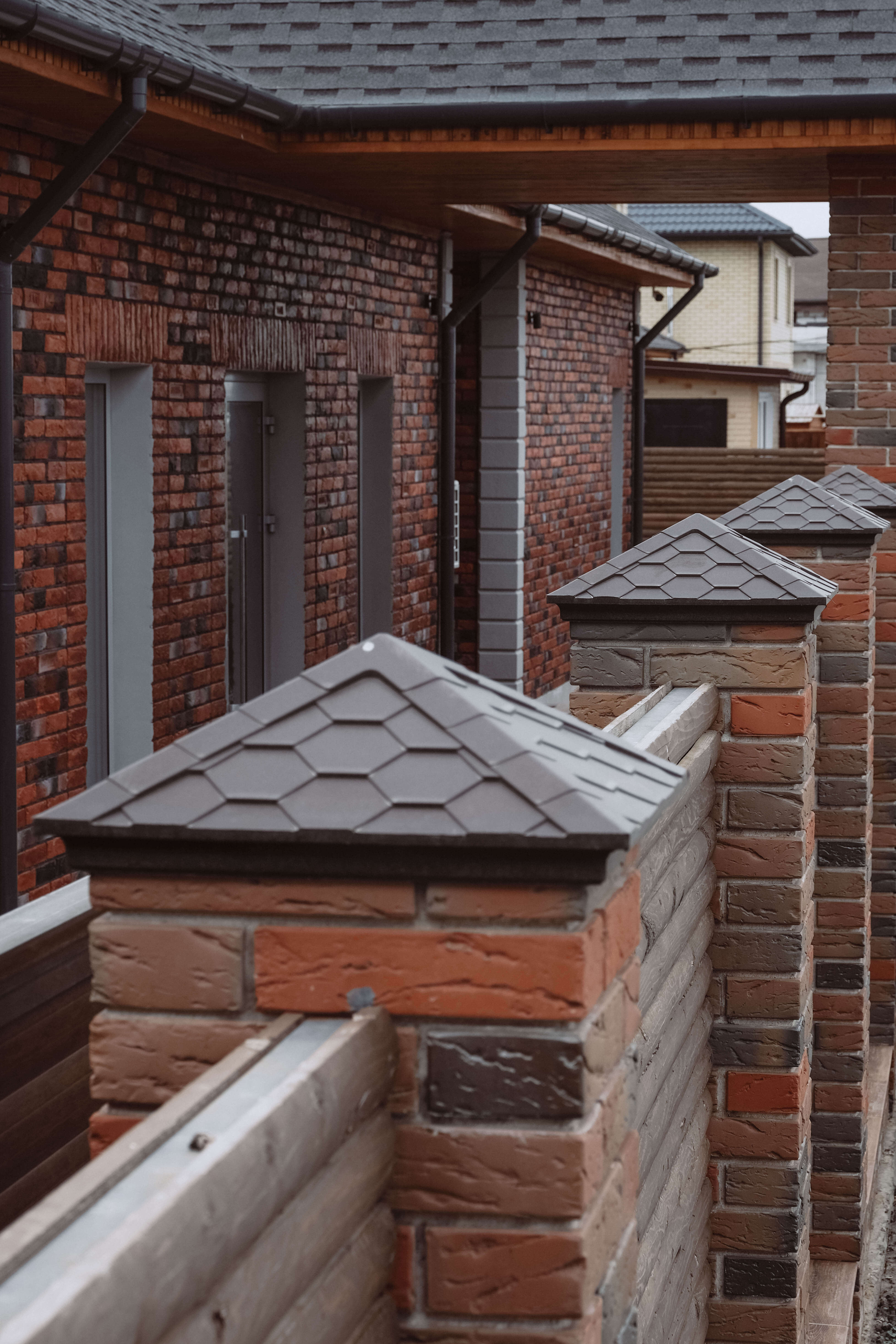 Колпак Zking Эверест Коричневый на столб 1.5х1.5 кирпича (390х390мм) в Хабаровске фото